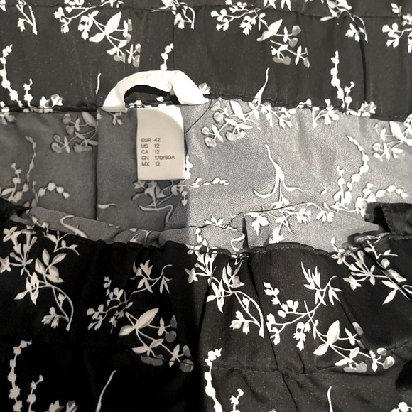 H&M Black & White A-line Floral Skirt - Picture 7 of 7